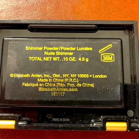 Elizabeth Arden shimmer powder in nude - Picture 3 of 3